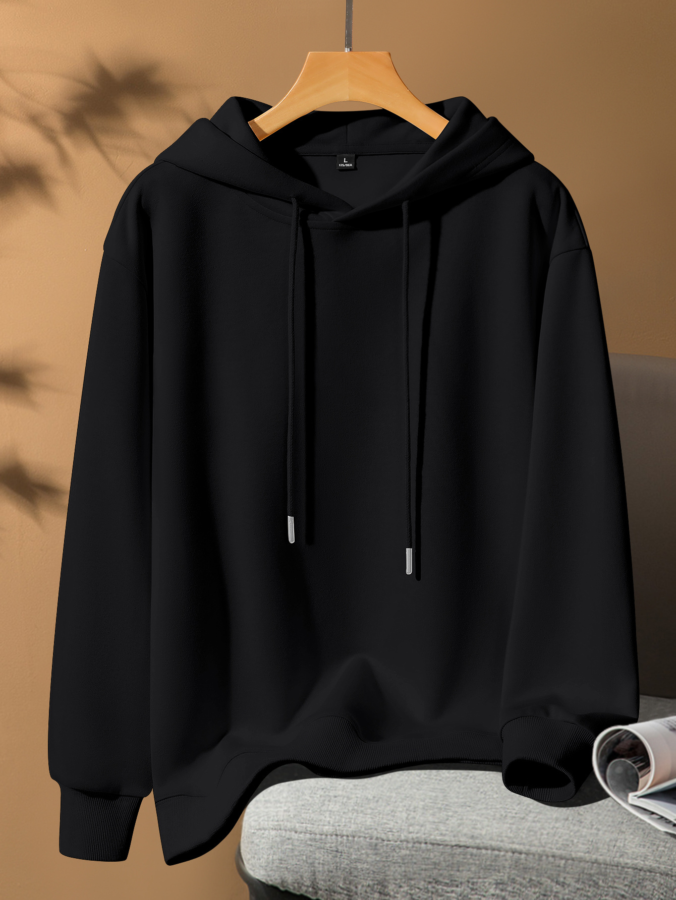 男士白色纯色连帽毛衣 - 极简主义纯色套头毛衣，光滑质感，柔软针织般触感，可机洗，春秋叠穿必备，休闲与半正式穿着，无扣/拉链设计 - 长袖常规版型，光滑质感，适合叠穿，宽松版型，适合春秋季节，白色，极简设计, 男士运动衫,男士连帽衫 0