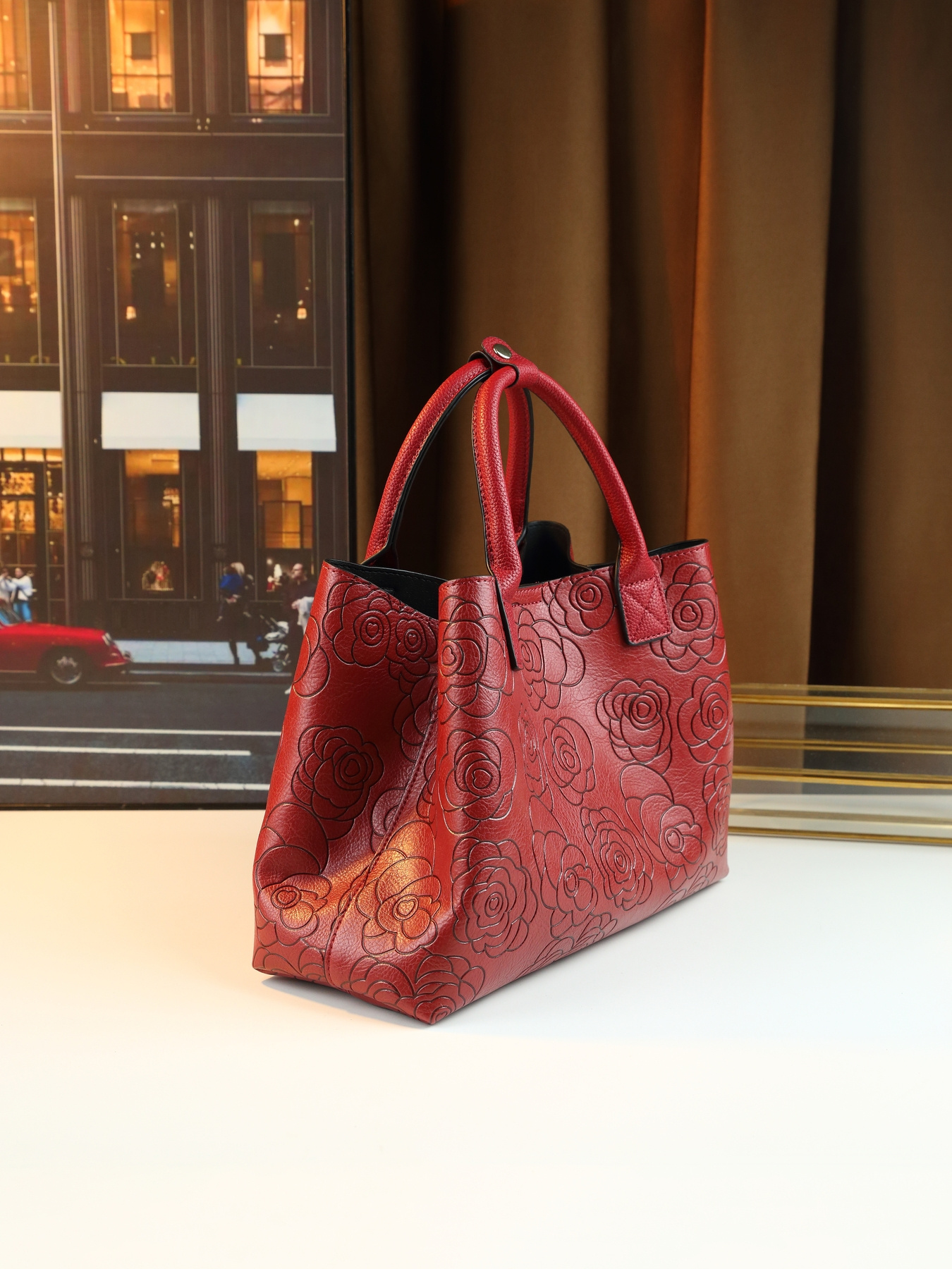 Top view of magnet closure