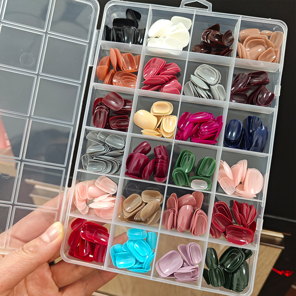 E-shop 576 Stück/Box Kurze Quadratische Kunstnägel Mischfarben Acryl Vollabdeckung Falsche Nägel Tipps Verlängerung für Frauen Tragbare Press-On Nägel