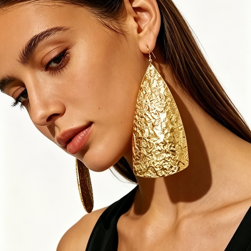 2pcs Women's Exaggerated Glossy Hammered Geometric Triangle Earrings