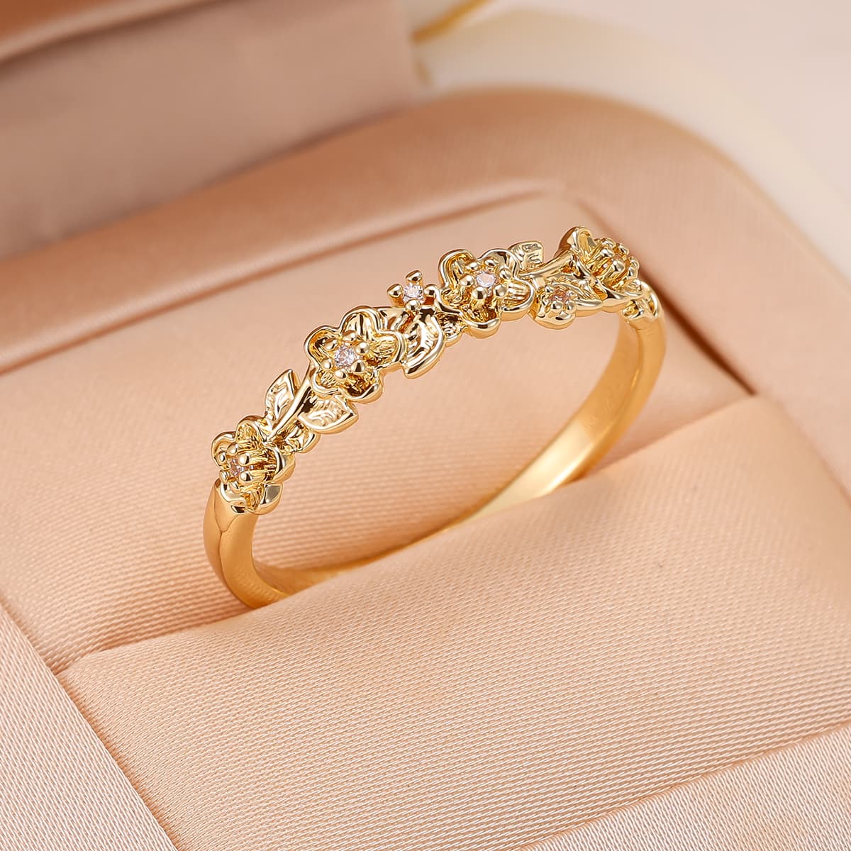 Unisex Floral Thin Ring with Embossed Winding Design