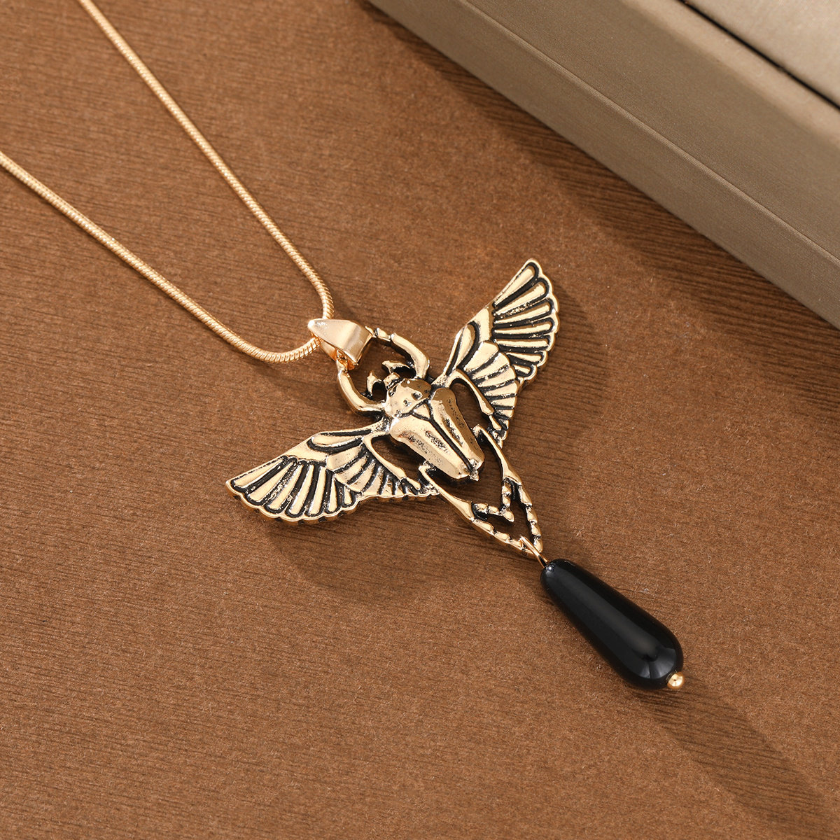 TEMU Collier pour vintage vieilli avec pendentif de en synthétique et motif de ailé en trois dimensions, adapté pour les fêtes, les rassemblements et