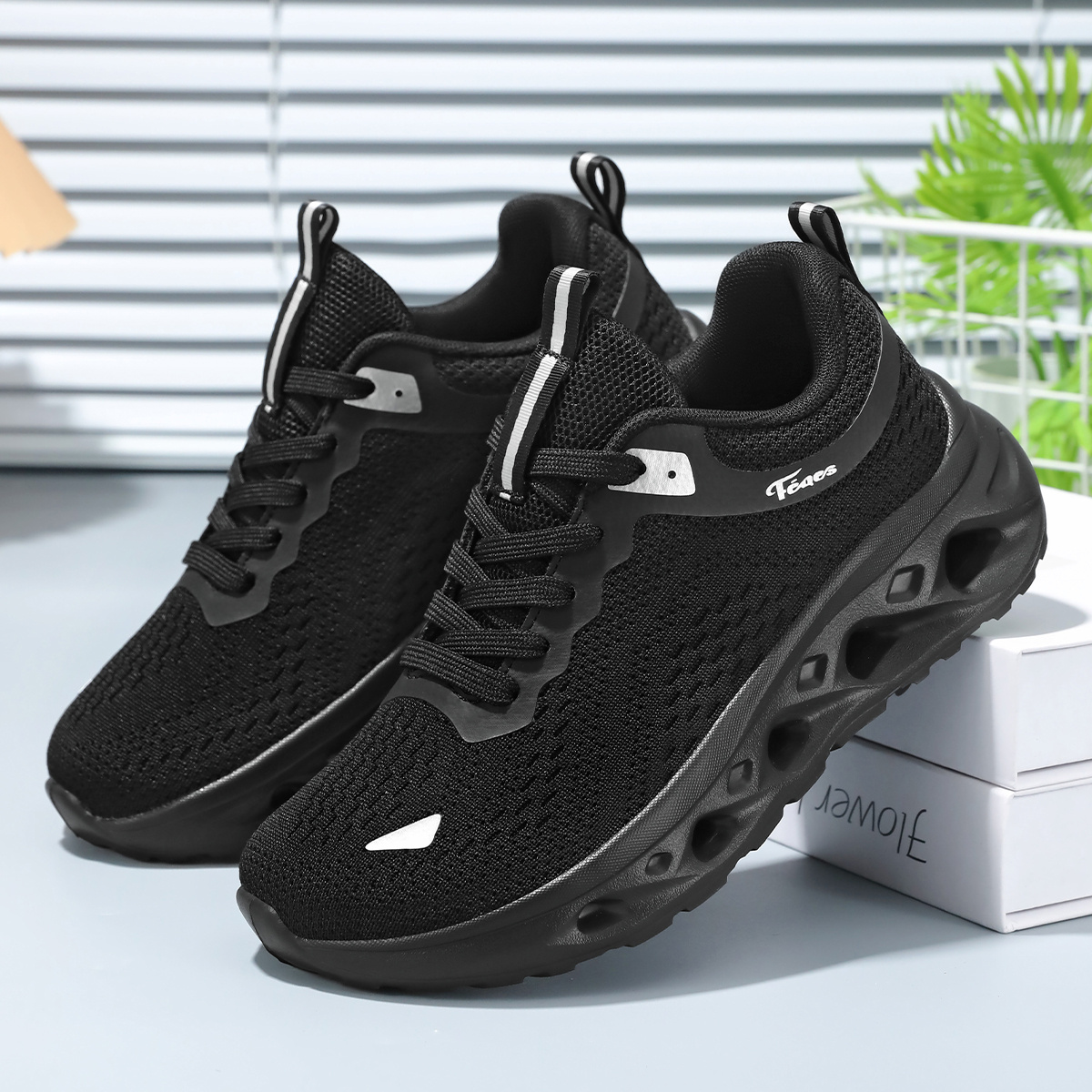 Fabric Mesh Breathable Lightweight Wide Toe Running Shoes
