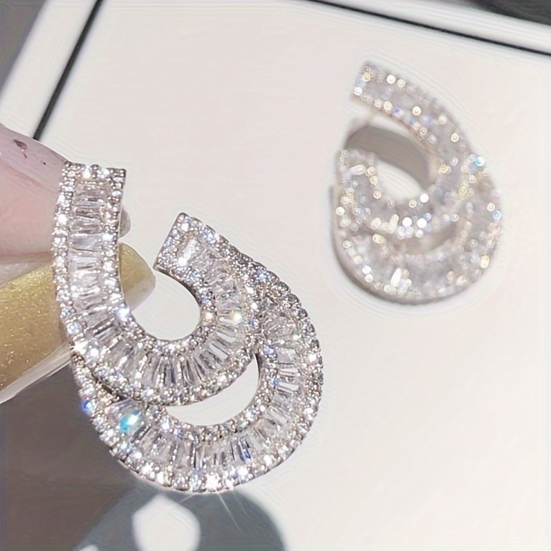 E-shop Elegante geometrische Ohrringe mit funkelnden synthetischen Zirkonia für Damen - für Hochzeiten, Partys und Valentinstagsgeschenke,