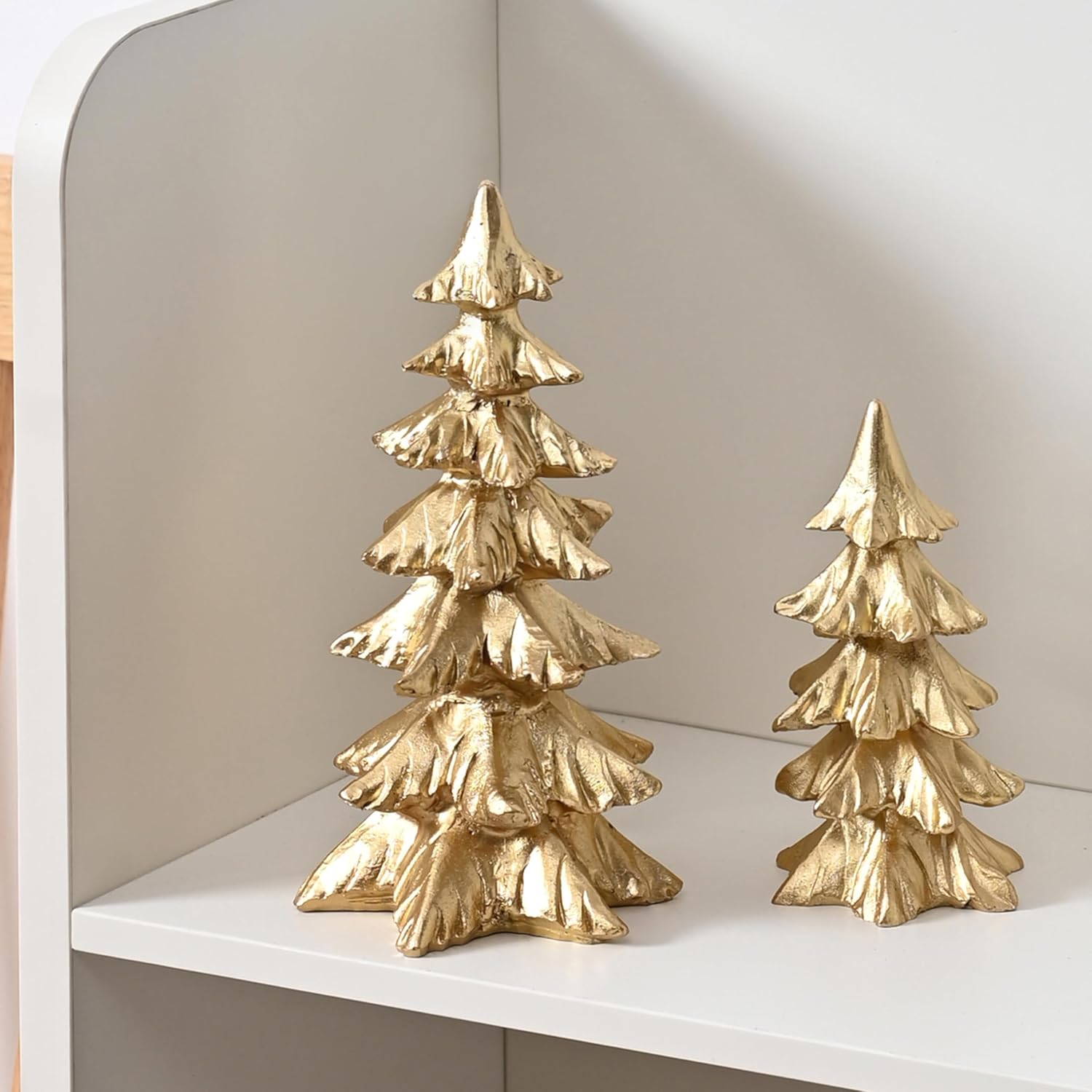 TEMU Gouden kerstboombeeldjes, glanzende tafelkerstbomen decoraties, metallic gouden mini dennenboombeelden voor kerstdecoratie binnenshuis, moderne