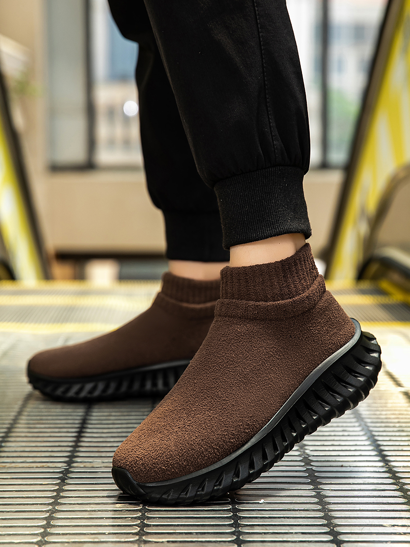 2025 New Autumn And Winter Thick Warm Men'S Fashionable Versatile High-Top Casual Shoes, Lightweight And Comfortable Sports Shoes