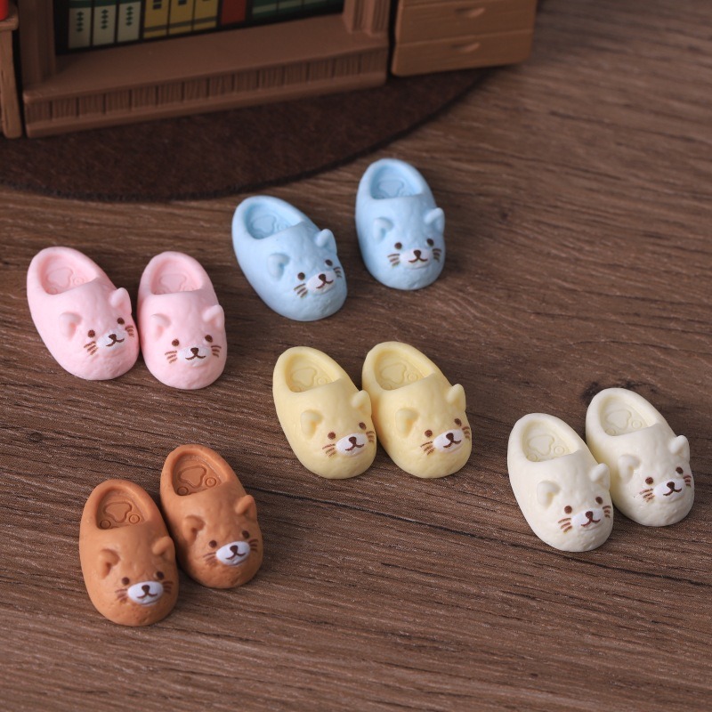 Image of Cat Mini Slippers Dollhouse Accessory Cute Resin Handmade Model Mini Furniture Daily Ornament, Suitable For Dollhouse Scene Decoration And Photography Props, Gift , Collectible Model