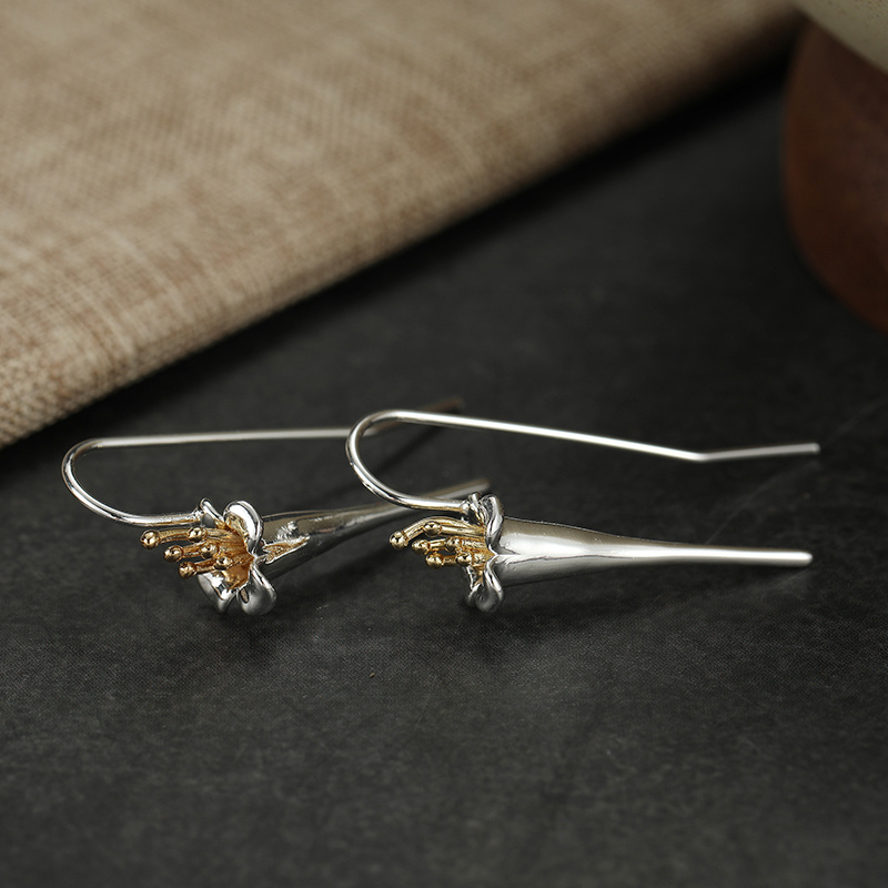 Women's Vintage Three-Dimensional Flower Shaped Pendant Earrings