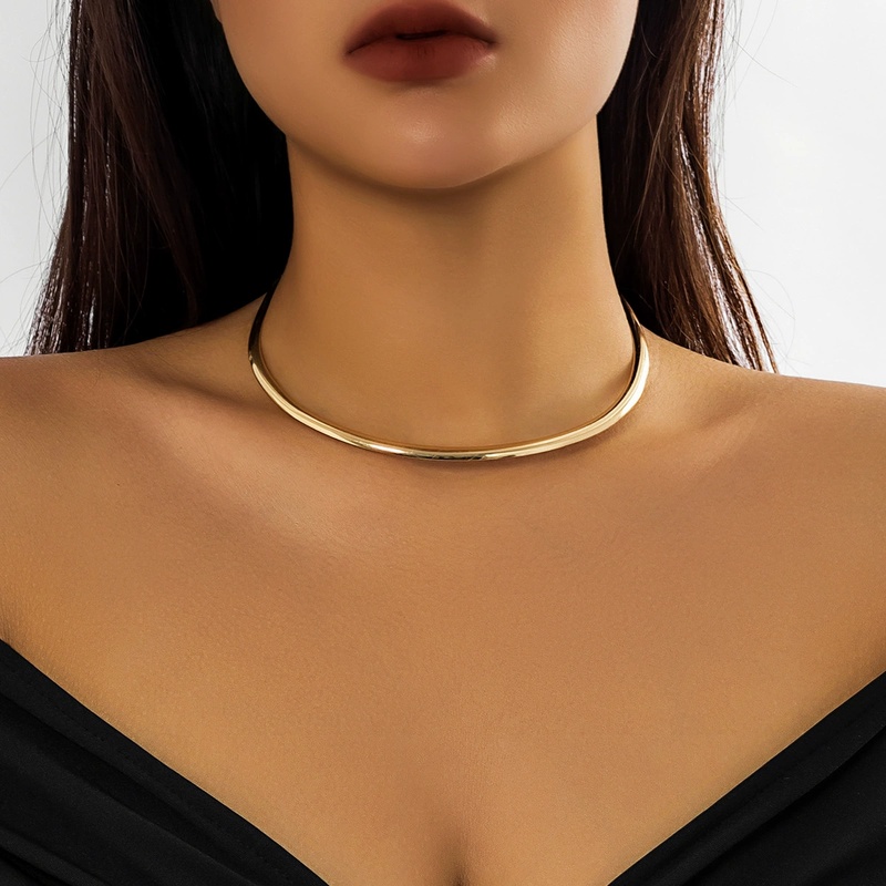 Women's Minimalist Cold Style Choker Necklace, Elegant Design