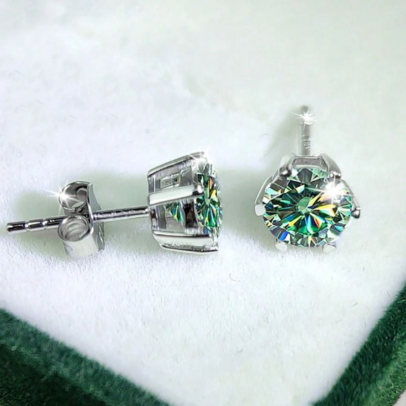 1 Pair of Classic Green Round Cut moissanite Earrings, Available in 1/2/3 Carats, Made of S925 925 Silver That Is Allergy-Proof, Making Them an Ideal Gift for Both Men And Women for Daily Wear, Birthdays, Anniversaries, Christmas, Without Battery