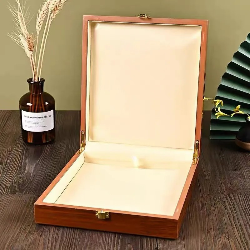 1 caja de joyería de madera lujosa con diseño tallado elegante - Almacenamiento amplio y seguro para collares y accesorios, regalo ideal para mujeres, almacenamiento de accesorios | Caja de joyería elegante | Caja de cierre seguro, cajas de joyería