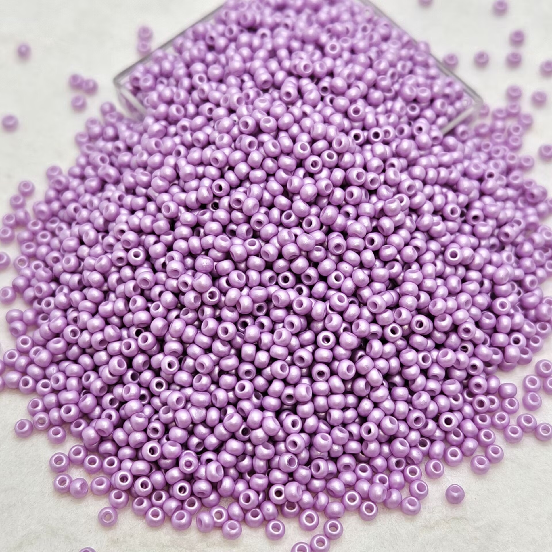 600pcs Round Glossy Glass Seed Beads for Jewelry Making