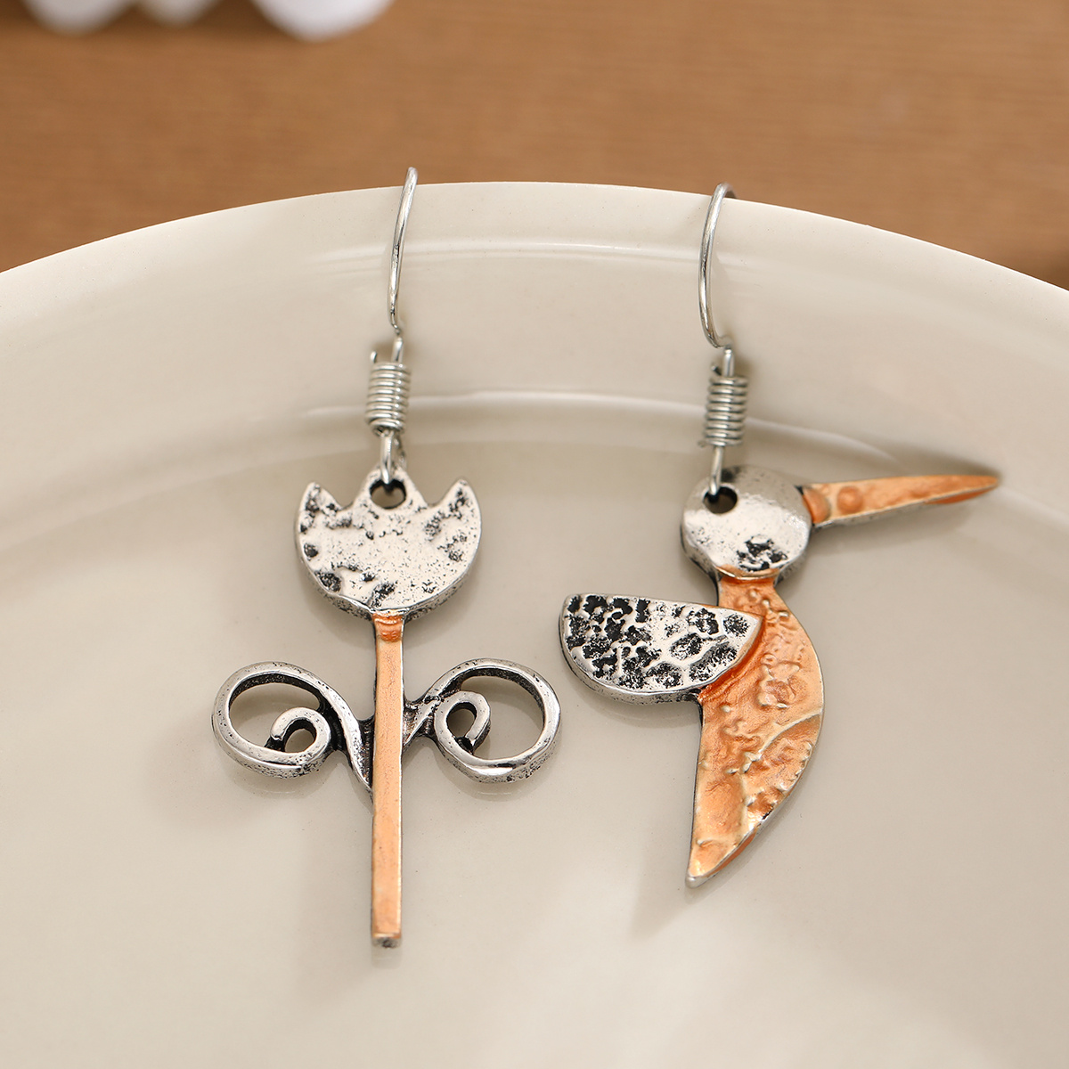 TEMU Cartoon Cute Asymmetrical Hummingbird Rose Flower Pendant Women's Earrings For Parties, Music Festivals, And Holiday Gatherings