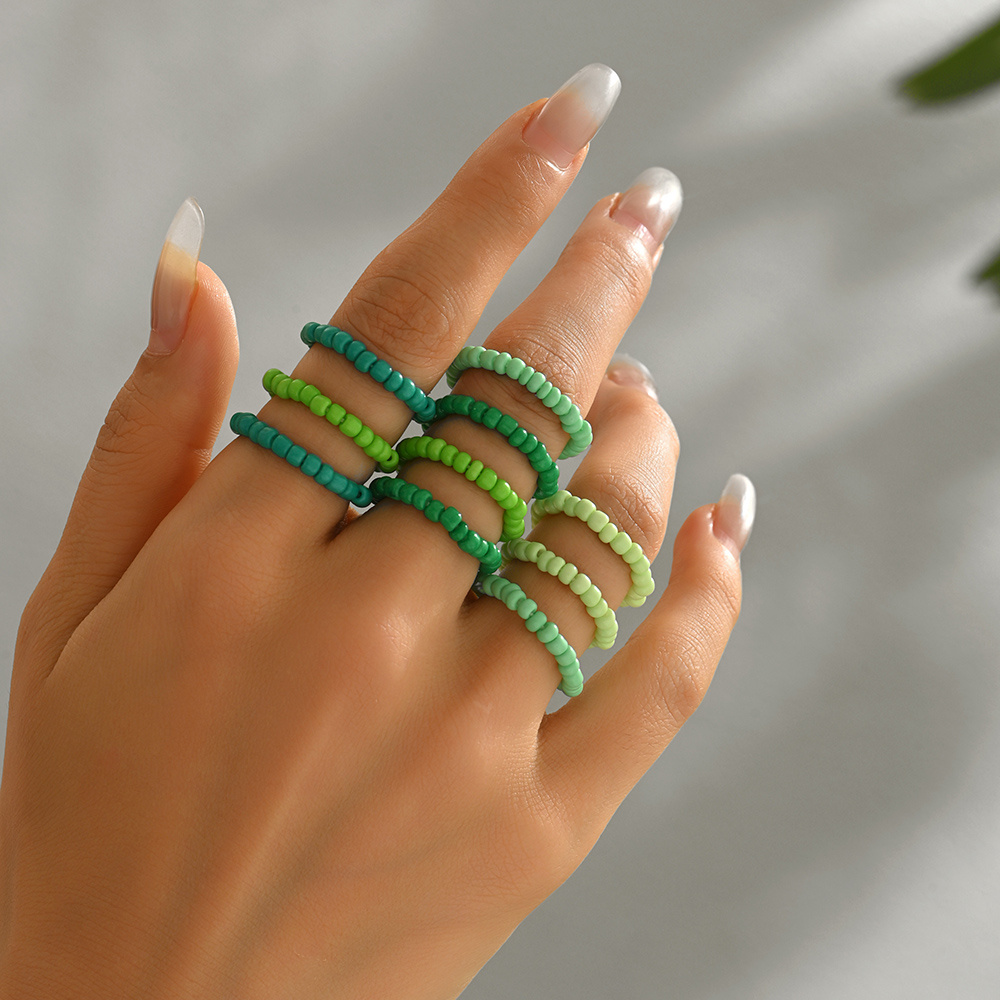 E-shop 10 Stück Bohemian-Stil Trendige Grüne Farbverlauf Elastische Ring-Set, Sommerliche Casual Stapelbare Ringe für Damen, Glasmaterial Strandurlaub