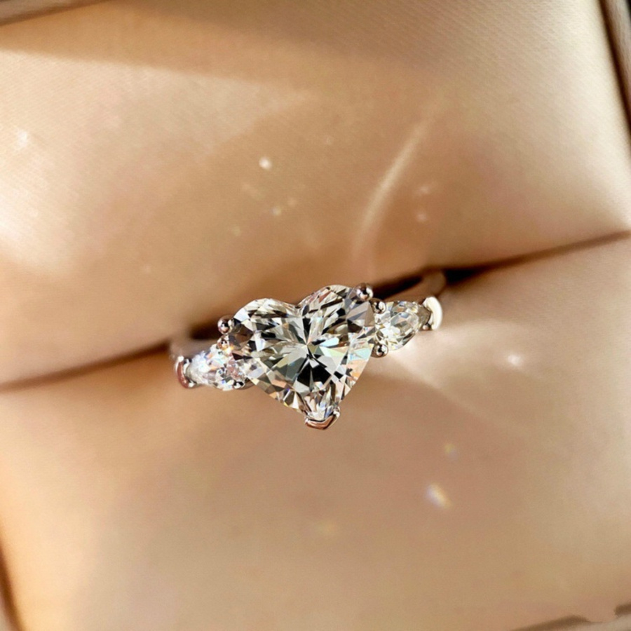 

1pc Elegant Heart-shaped Synthetic Cubic Zirconia Engagement Ring For Women, Classic , Alloy With Unique Plating, Wedding, , Valentine's Day Gift, Anniversary Party Jewelry, Birthday Gift