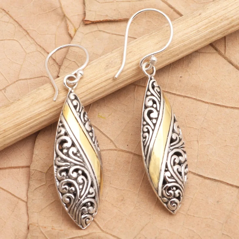 Retro Bohemian Open-Pattern Long Leaf-Shaped Pendant Earrings