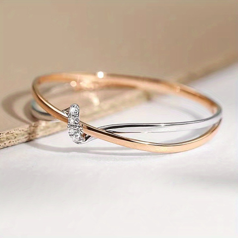 1pc Women's Engagement Ring, Minimalist Style with Synthetic Synthetic Zirconia Inlay, Two-Tone Crossed Thin Band Ring, Fashionable Ring for Women's Engagement and Wedding Wear, Elegant Accessory for Daily Casual, Vacation, Suitable for Daily