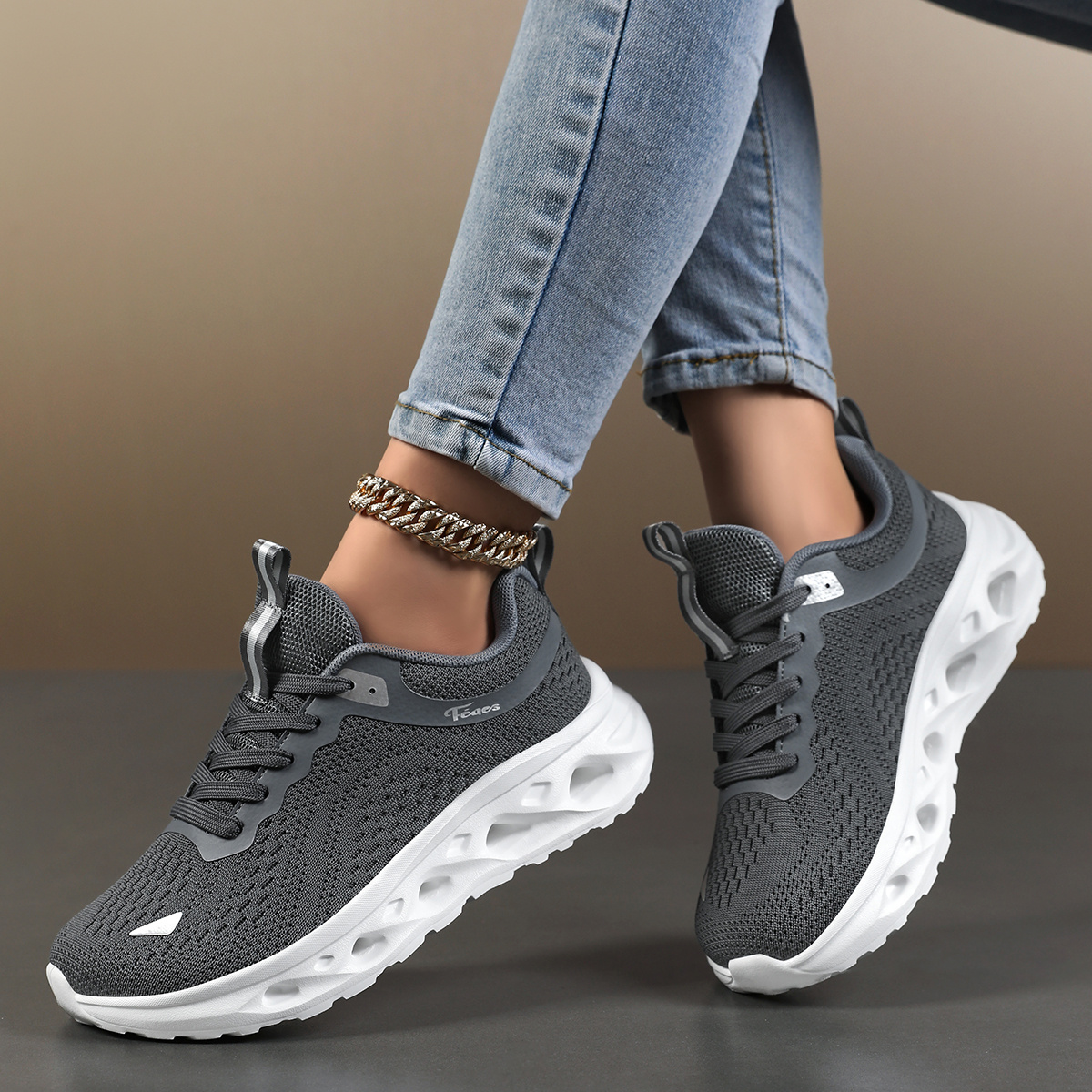 Fabric Mesh Breathable Lightweight Wide Toe Running Shoes