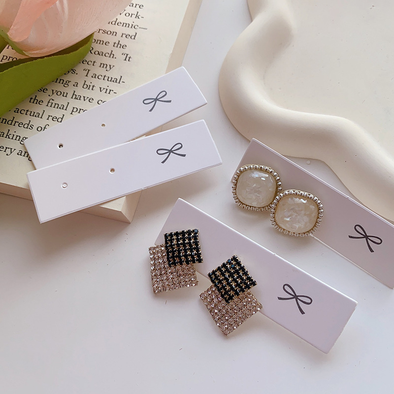 TEMU Lot de 100 cartes de fermoir pour boucles d'oreilles de nœud, adaptées pour présentoir à clous d'oreilles, cartes d'emballage à ornement nœud