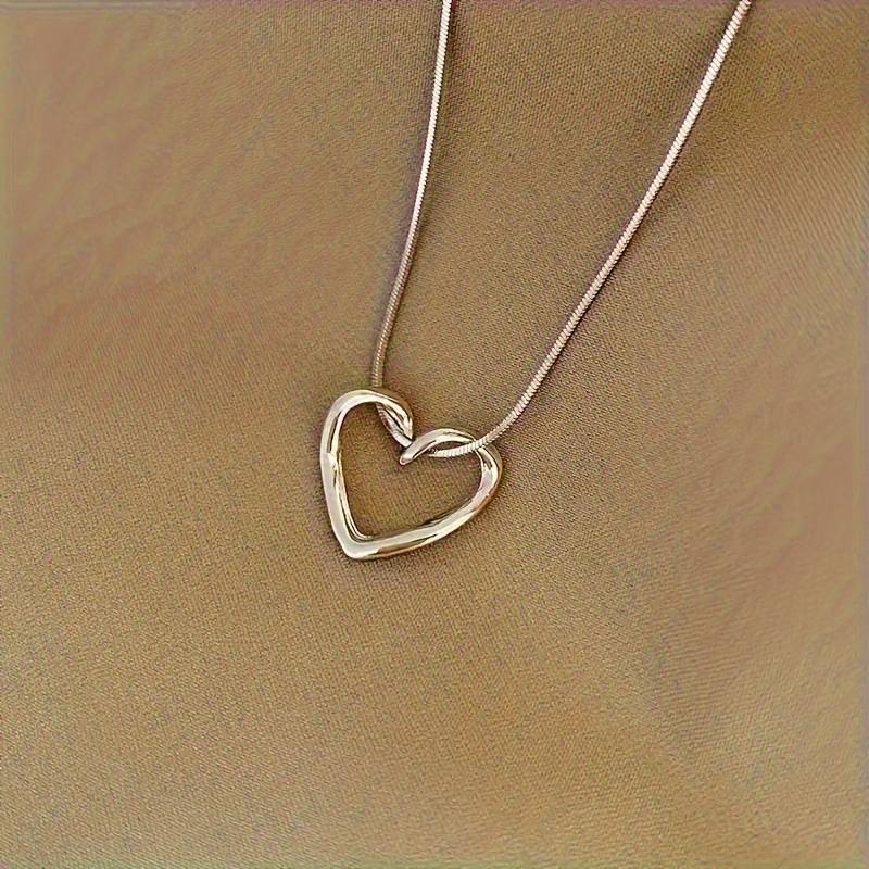 Shiny Embellishments, Elegant Hollow Heart Pendant Necklace - Silvery Alloy, Fashionable Women's Clavicle Chain, Perfect Gift