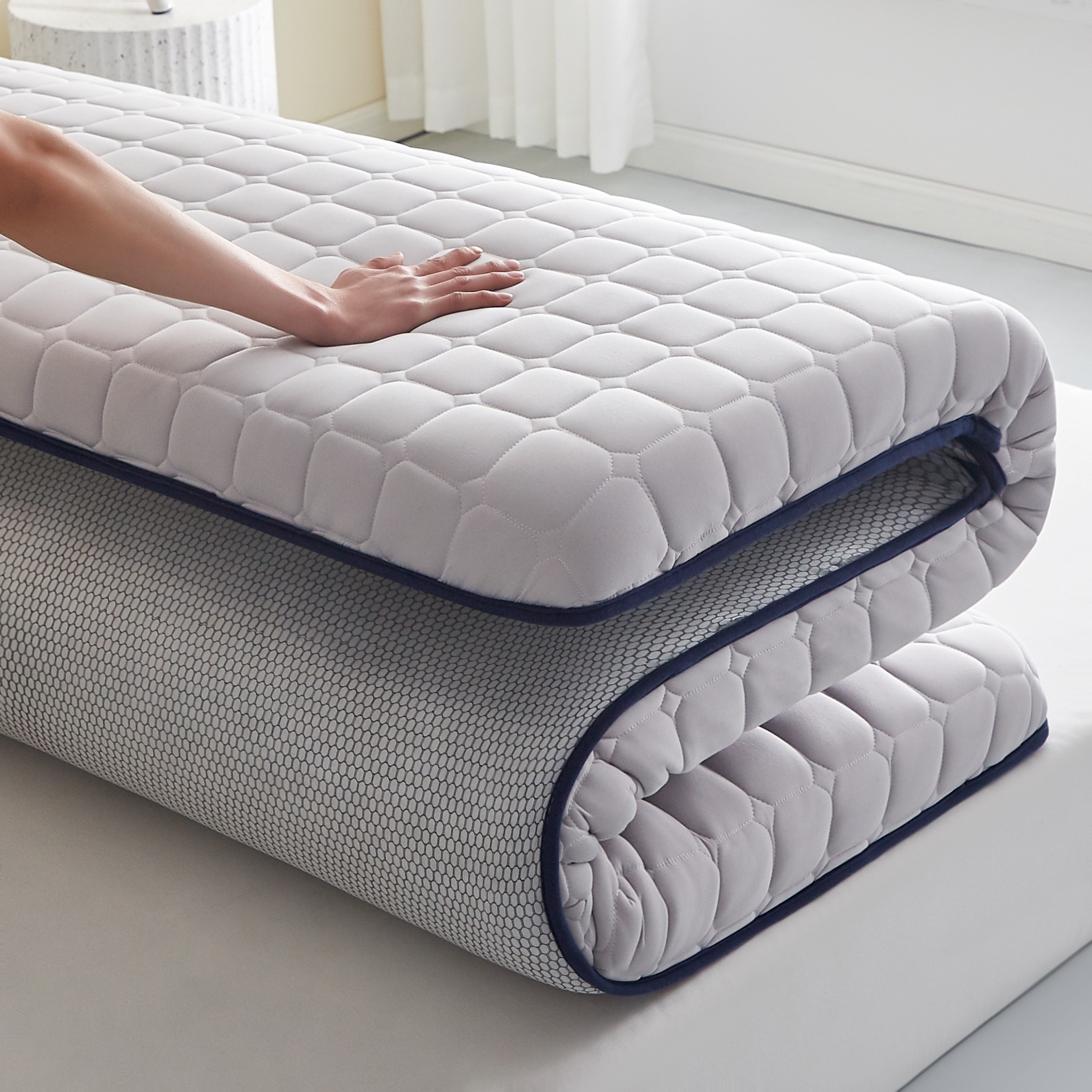 1pc 4cm Memory Foam Mattress Topper - High-Density Support, Slow Rebound Comfort, Soft Quilted Surface, Breathable Mesh Sides, Foldable Portable Bed Pad, Durable All-Season Bedding for Bedroom, Dorm, Guest Room & Travel