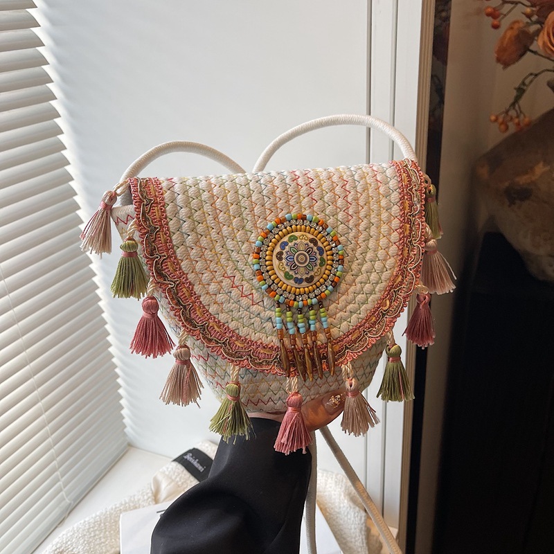 Image of Bohemian Fringed Handbag For Women, New Ethnic Woven Beach Bag, Crossbody Shoulder Bag Suitable For Seaside Vacation, Travel, And Beach