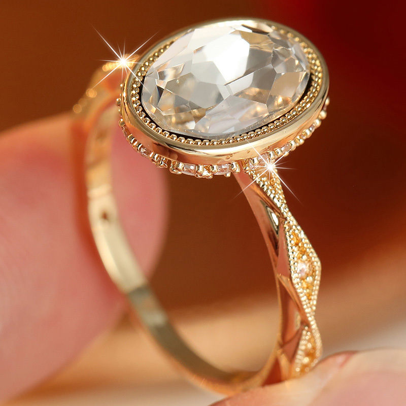 Vintage Twisted Pattern Ring with Oval Synthetic Zirconia