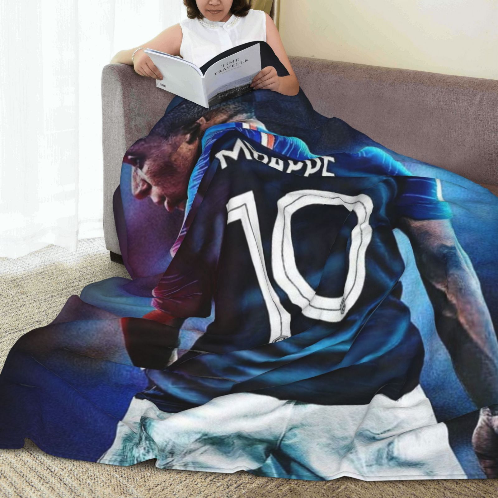 

Soccer Flannel Throw Blanket - Contemporary , Cozy Knit Polyester, 250-300gsm Lightweight Sofa Blanket For Home And Travel