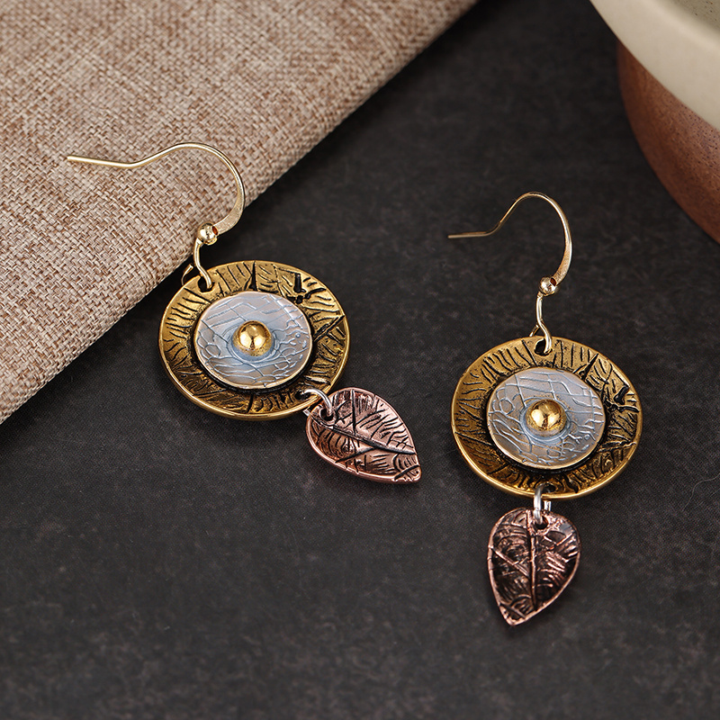 Women's Vintage Contrasting Round Tag Leaf Pendant Earrings