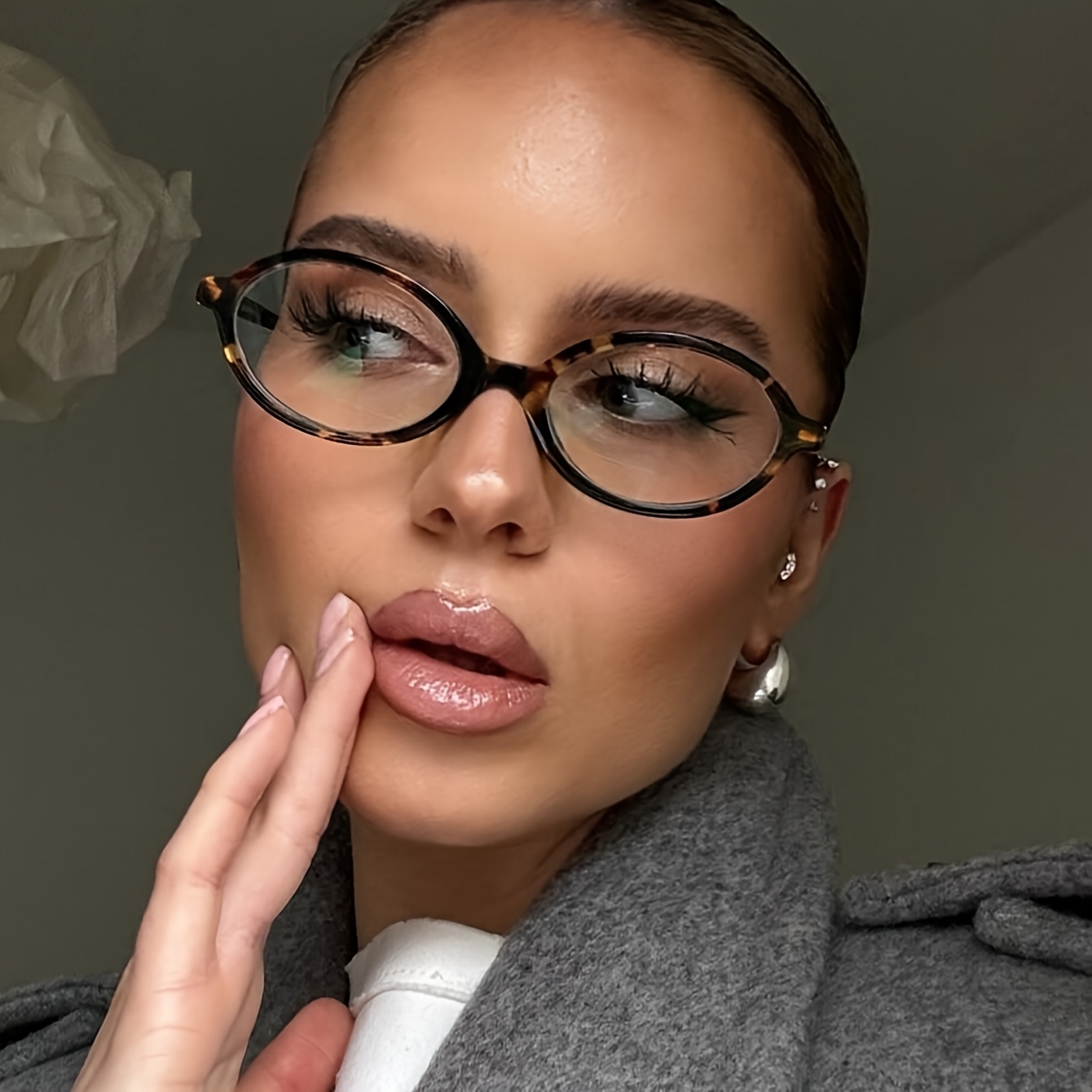 Image of Women's Small Oval Glasses - Easy And , Suitable For Daily And Formal Occasions, Non- Decorative Glasses, Fashion Additions, , , Trendy Style, Essential For Fashionable Women