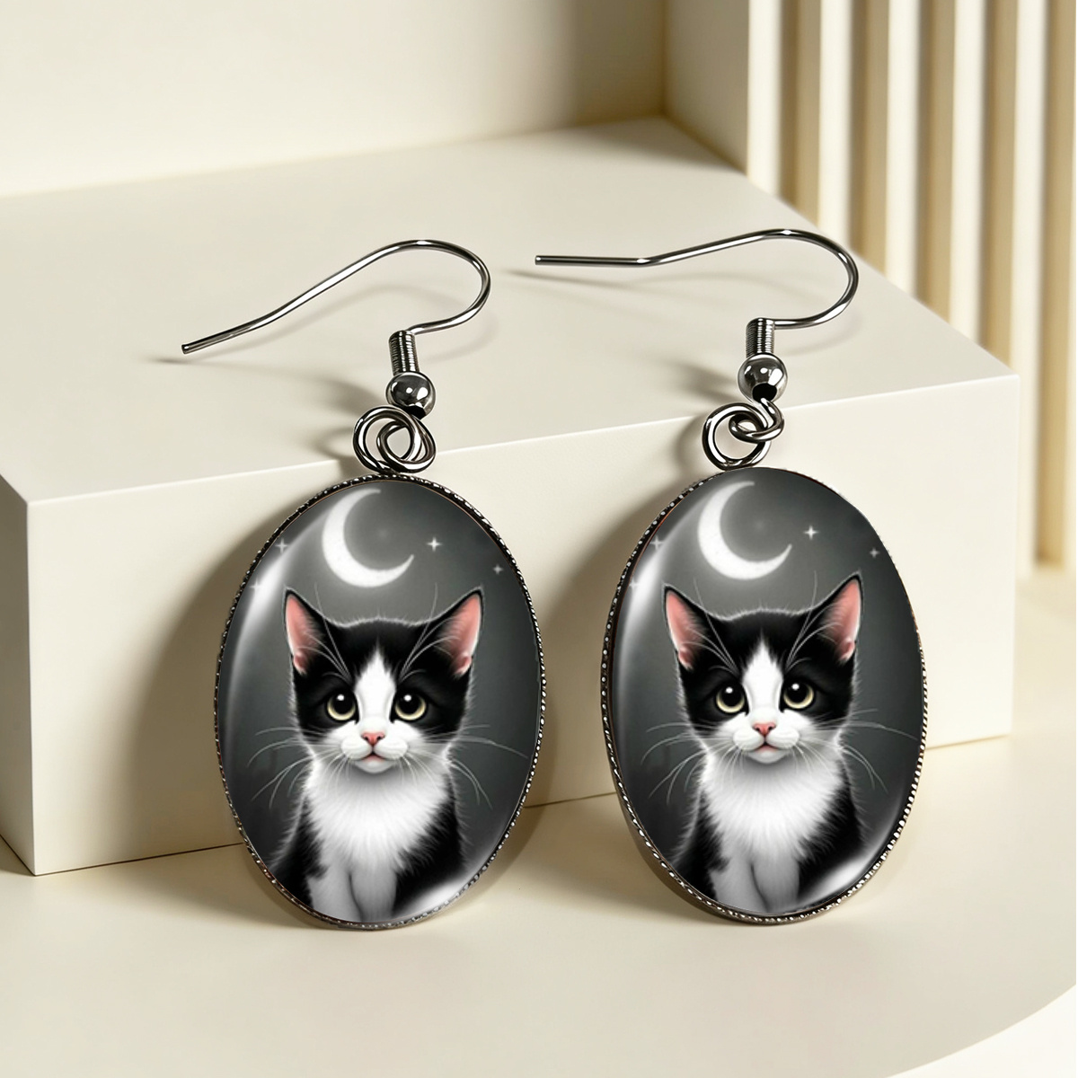 TEMU Black And White Cat Under Crescent Picture Hook Earrings Fashion Additions Gifts, Without Battery
