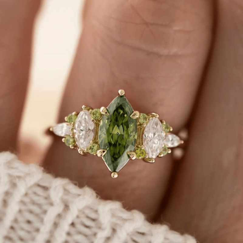 

Elegant Green & -inlaid Ring For Women - Luxurious Copper Fashion Jewelry With Diamond Accents, Ideal Birthday Or New Year's Gift