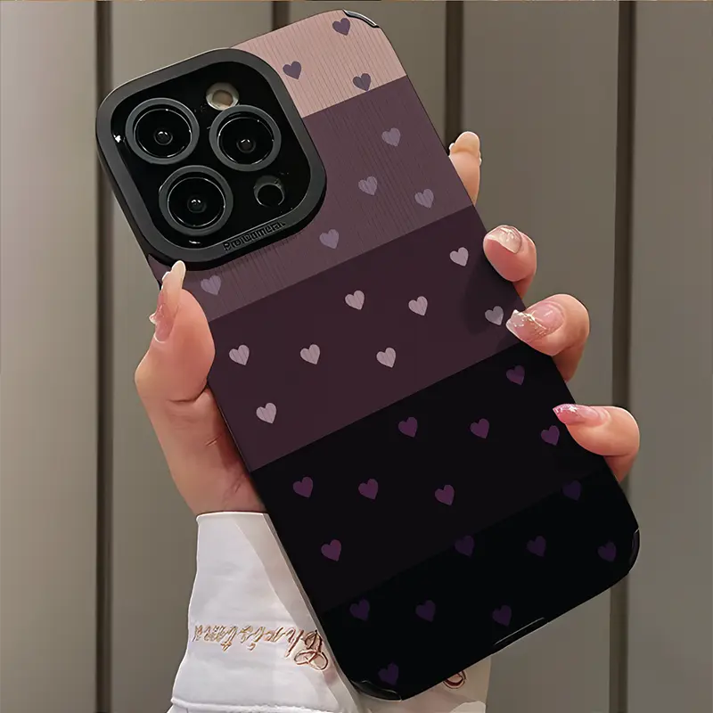 Foto de Funda con diseño de corazones morados.