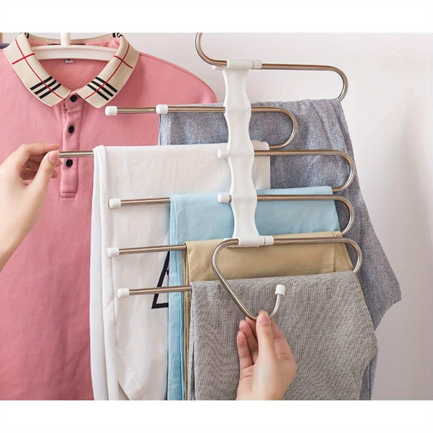 Ropa organizada con el colgador mágico