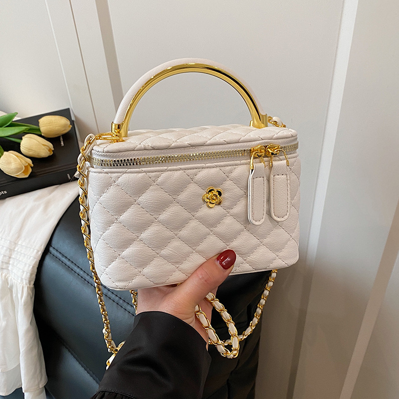 Image of Women's Crossbody Bag Handbag, New Style Women's Quilted Chain Box Bag Shoulder Bag With High-end Crossbody Design