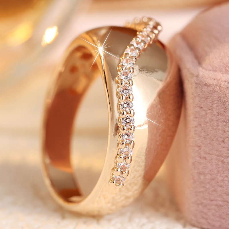 Classic Inlaid White Cubic Synthetic Zirconia Women's Ring