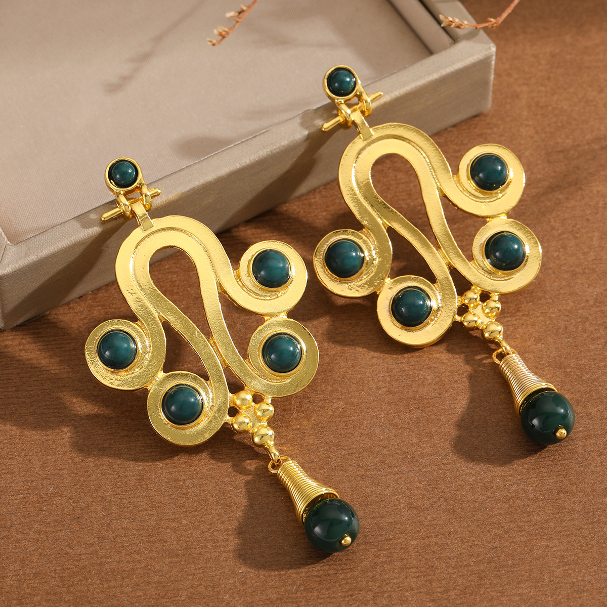 TEMU Retro Ethnic Style Hollowed Scrollwork Inlaid With Multiple Dark Green Synthetic Zirconia Women's Pendant Earrings Suitable For Daily Casual