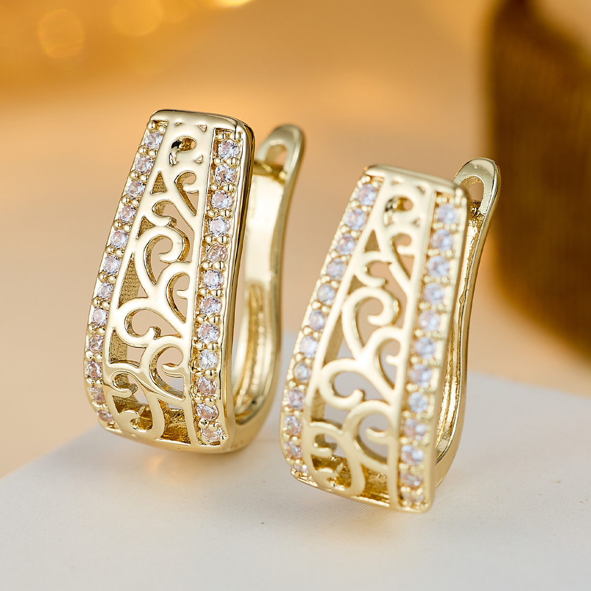 TEMU 1 Par, Clips para Orejas Trapezoidales Huecos Tallados, Apliques de Cara con Zirconias Brillantes, Aretes con Vintage, Joyería de Lujo de ,