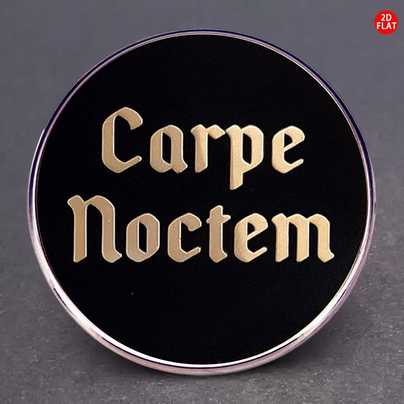 TEMU Broche plate 2D en acier inoxydable (Saisis ), motif de police gothique vintage, couleurs contrastées noir et doré avec texture , insigne