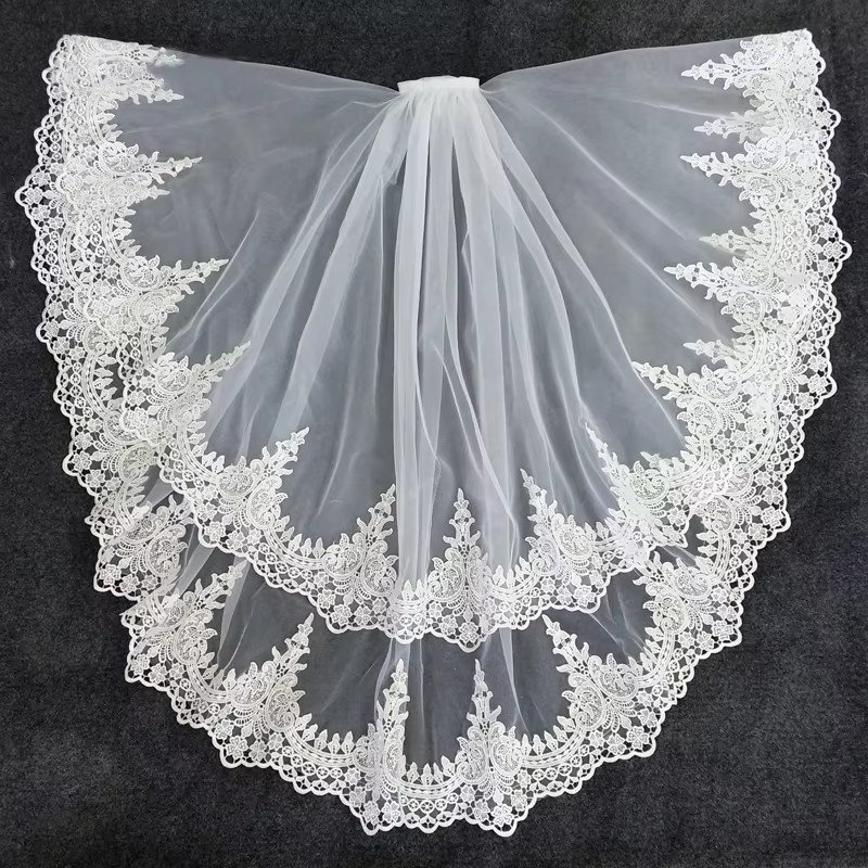 Image of Bridal Veil Double Layer Elegant Weight Delicate Design Enhances Charm Romantic Use For Weddings And Photos Suitable For All Brides Detailed Traditional Techniques Luxurious Style Pairing