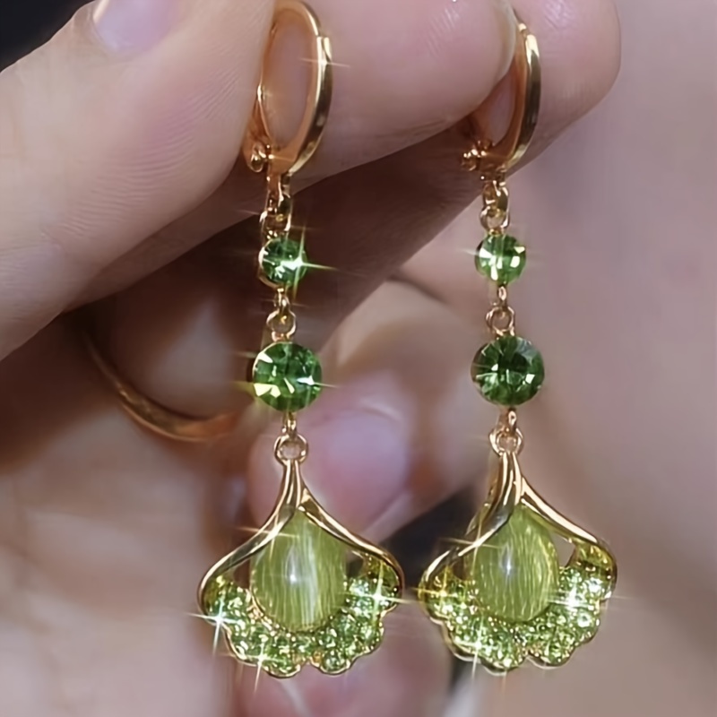 TEMU Élégantes boucles d'oreilles à franges de feuille de ginkgo vert pour femmes - Alliage luxueux avec accents en verre, accessoire de mode parfait
