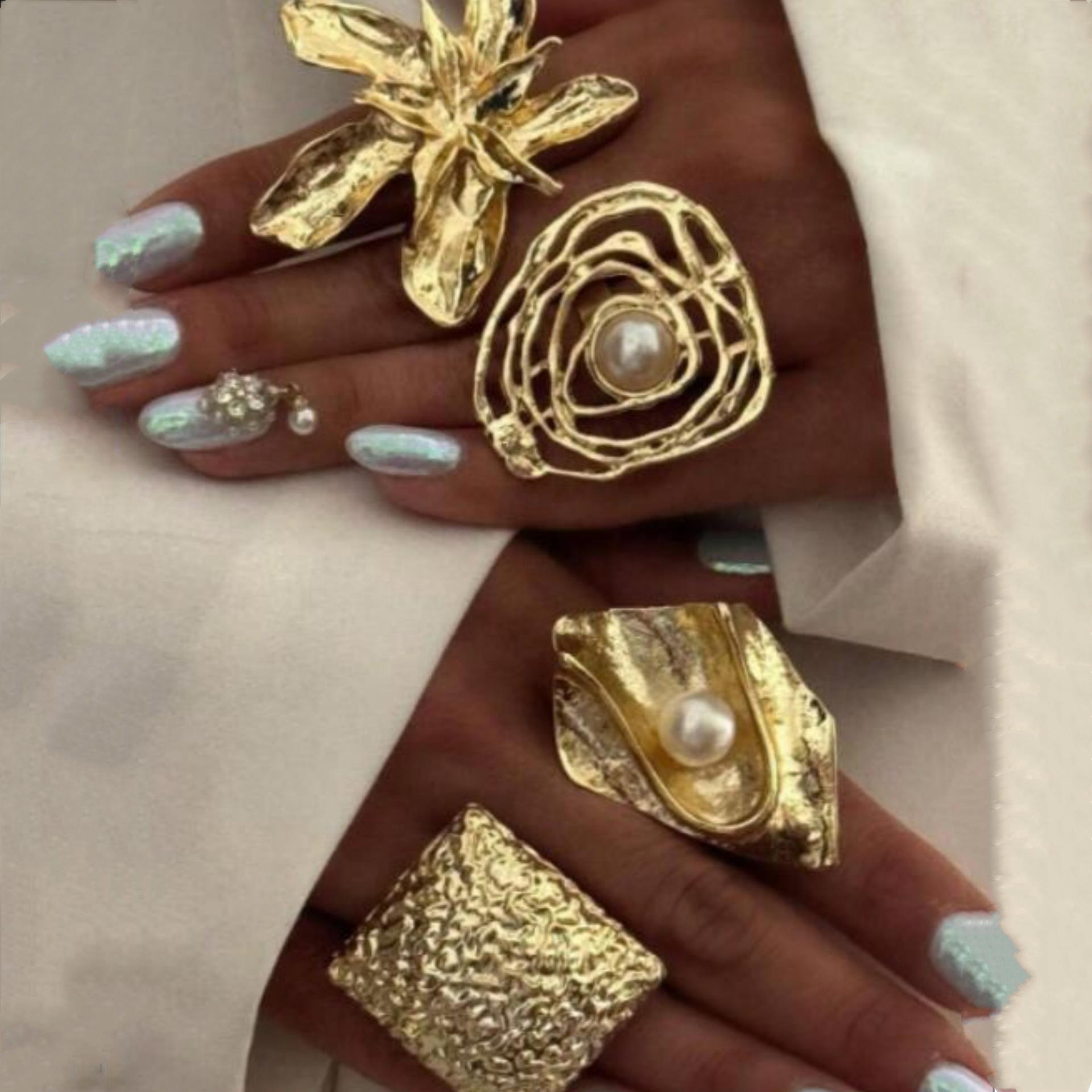 TEMU Lot de 4 pièces : Bagues irrégulières exagérées de style européen et américain pour femme, avec ajourés de fleurs et de filigranes carrés