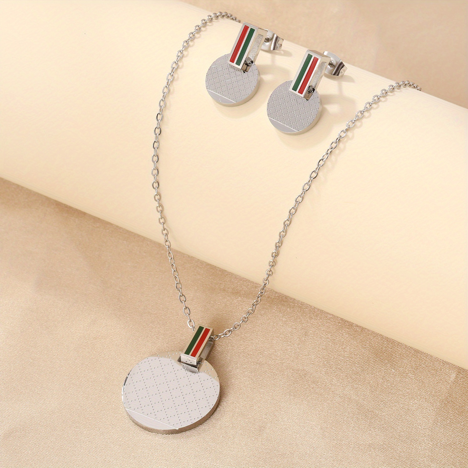 Image of A Trendy Hip-hop Necklace Featuring A 316 316l 316 316l Stainless Pendant In Red And Green, Along With A Pair Of Earrings, Suitable For Everyday Wear And Pairing, Embodying A Bohemian And Unisex Style