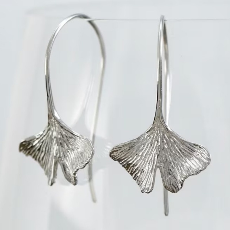 Women's 3D Textured Ginkgo Leaf Dangle Earrings, Versatile Gift