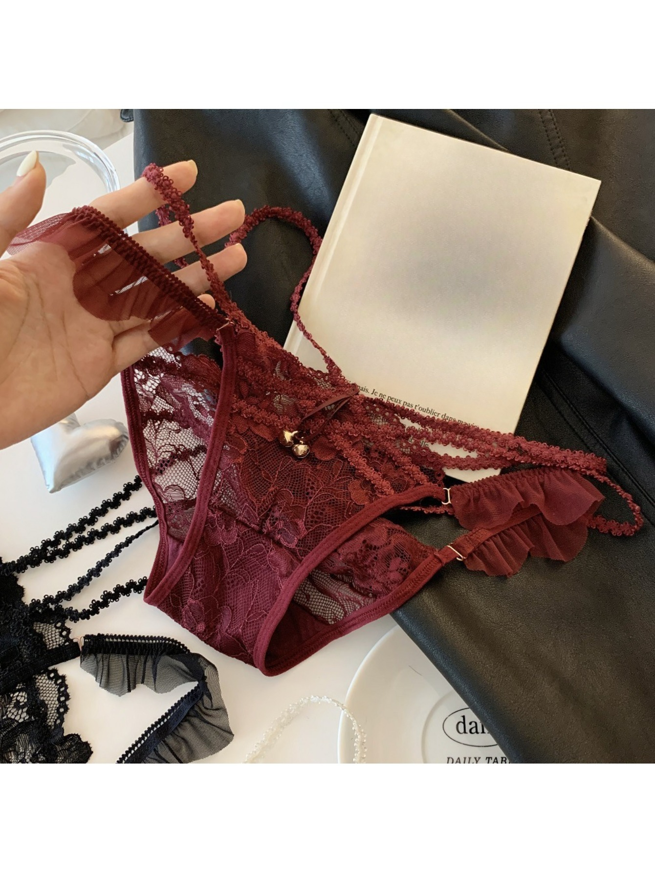 4pcs Women' Low-Waisted Sheer Lace Panties - Pure Desire Briefs with Hollow-Out Hollow Design & Hollow Suitable for Low-Rise Underwear, Delicate Straps, Bell-Shaped Triangle Style, Hand Washable Solid Color for Daily Wear or Special Occasions