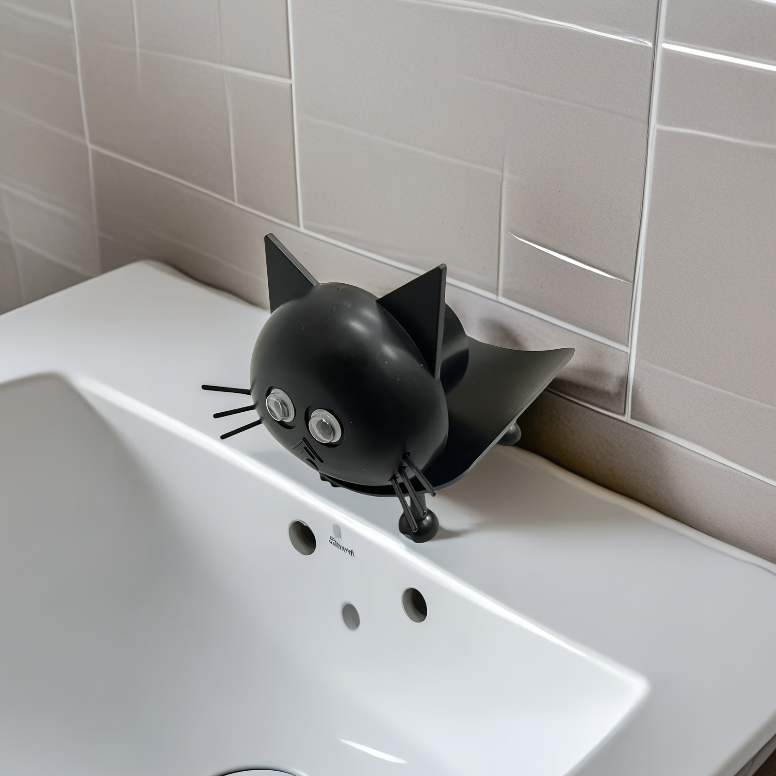 迷人的黑猫卫生纸架 - 一款潮流的浴室用品，采用可爱的脸部设计，配有自粘塑料底座，是猫咪爱好者的理想礼物，不含纸巾，浴室装饰和配件 商品详情 5