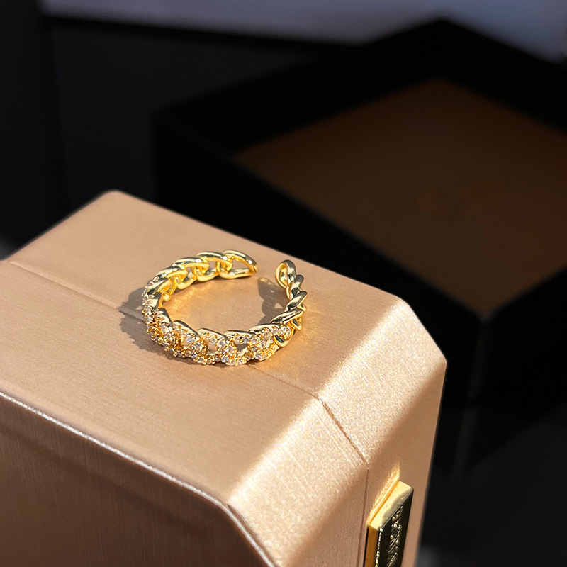 Vintage Adjustable Open Ring with Sparkling Twist Chain Golden Tone
