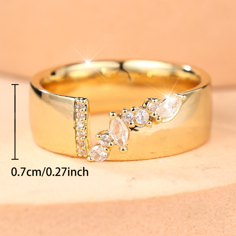 Women's Irregularly Designed Elegant Ring with Synthetic Cubic Zirconia