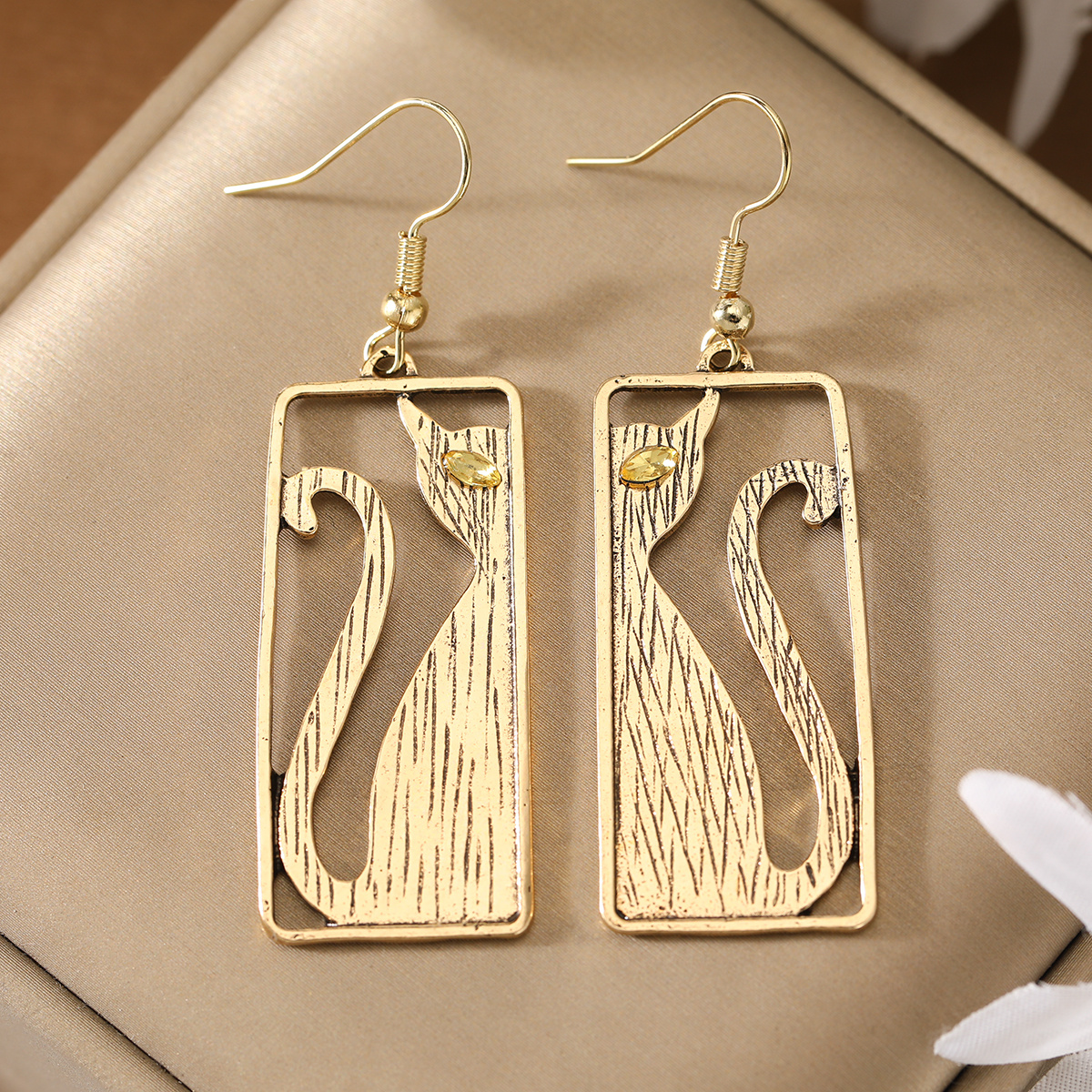 TEMU Boucles d'oreilles pour femme à pendentif carré chat incrusté de synthétique, style élégant et , accessoires pour vacances, fêtes et banquets