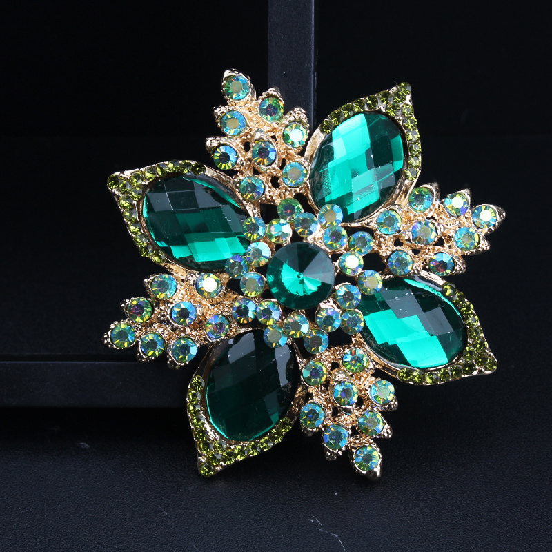 vintage style green   flower brooch baroque   quadrangular cross design irregular shape   accessory details 1